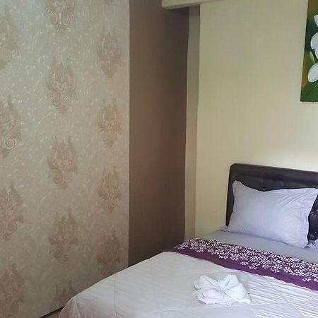 Adel'S Guest House Malang Exterior photo